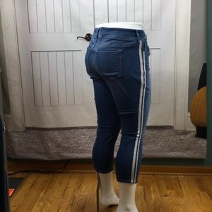 TORRID “FIRST AT FIT”  CROP JEGGINGS SIZE 22